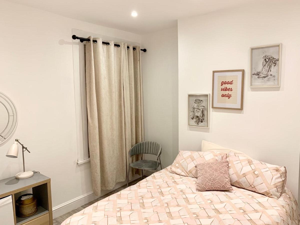 Modern 2 Bedroom Apartment With Private Garden Near Canary Wharf Londres Extérieur photo